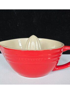 Le Creuset Red Stoneware Citrus Juicer With Handle & Pour Spout